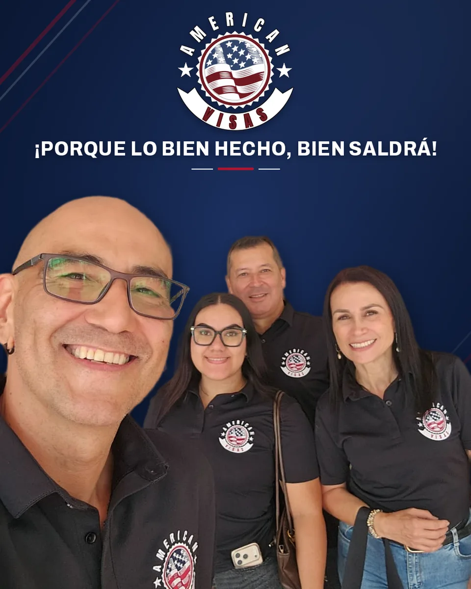 El equipo de American Visas con sus camisetas de la empresa